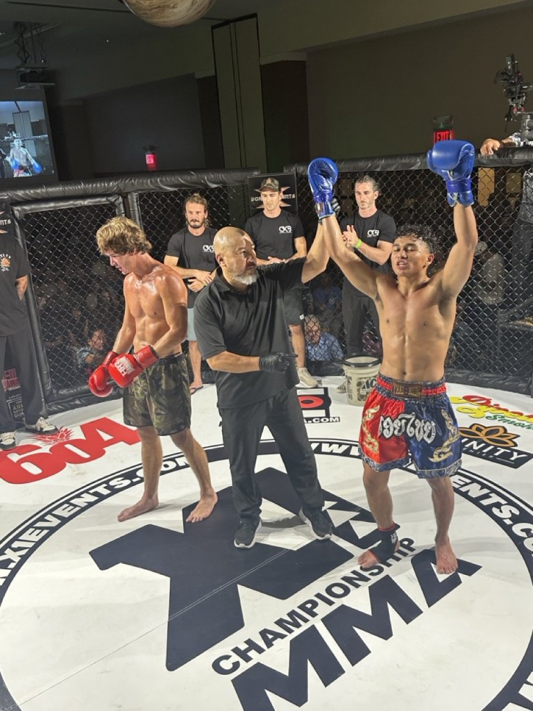 Chris Gonzalez defeated Arlo Eckardt