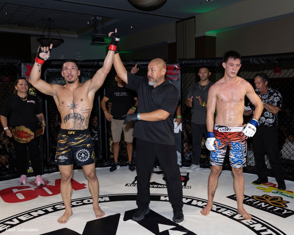 Kaena de Santos defeats Greyson Lee